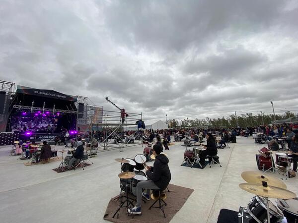 Fan Fest COP: BaterAsu 2022 rompió el récord con más de 100 bateristas - El Independiente