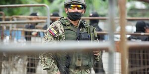 Hallaron más de 700 municiones en la cárcel de Ecuador donde murieron 13 reclusos
