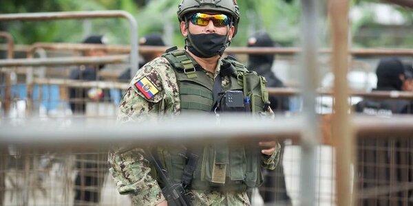 Hallaron más de 700 municiones en la cárcel de Ecuador donde murieron 13 reclusos