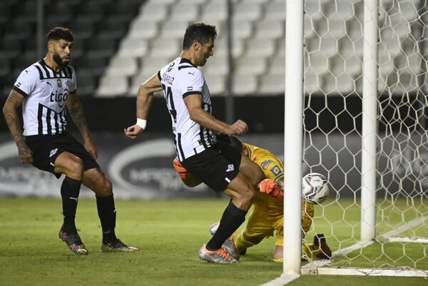 Libertad vs. 12 de Octubre: Empate con emociones en Tuyucuá - Fútbol - ABC Color