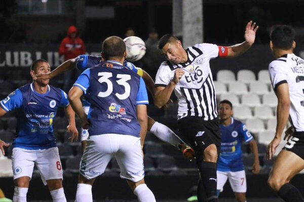 Al 12 de Octubre se le escapó el triunfo en el final