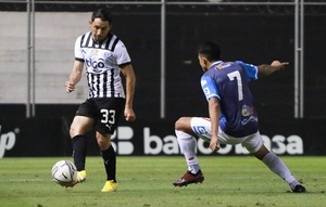 Libertad salva el empate gracias a un “regalo” - Paraguaype.com