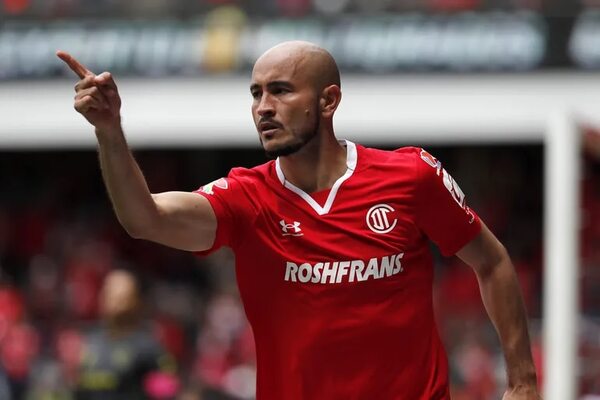Carlos González anota y avanza con Toluca a cuartos de final en México - Fútbol Internacional - ABC Color