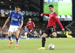 Cristiano Ronaldo es CR700 y Arsenal gana con ayuda del árbitro - Fútbol Internacional - ABC Color