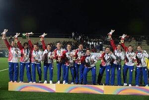 Las Yacaré celebran con plata - Polideportivo - ABC Color