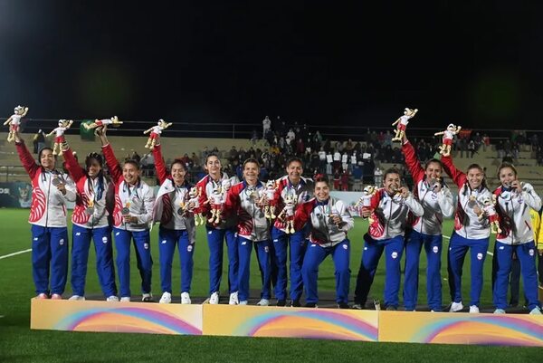 Las Yacaré celebran con plata - Polideportivo - ABC Color