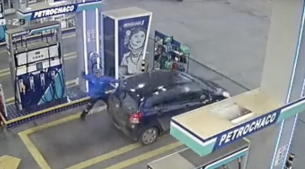 Playero tras romper parabrisas a conductora: “No da gusto pagar de tu bolsillo” - Noticiero Paraguay