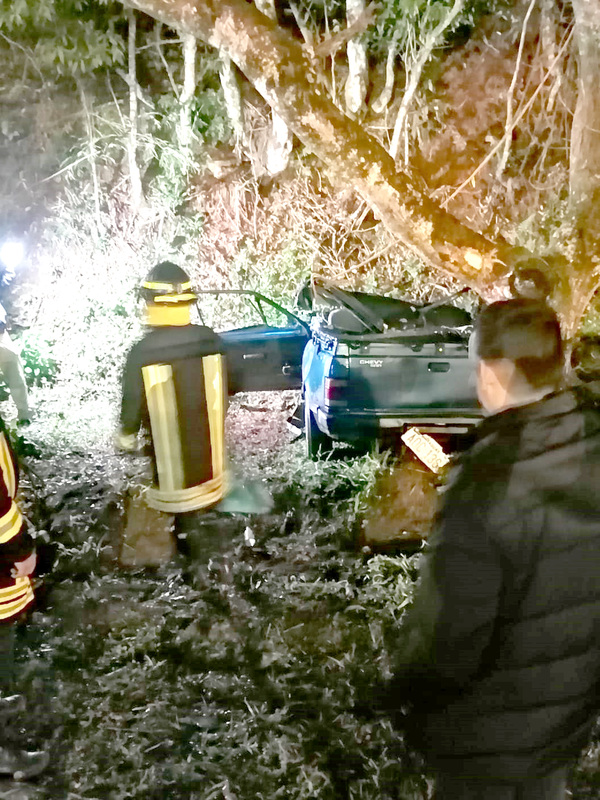 Desaparece dinero de automovilista que murió tras estrellarse contra un árbol - La Clave