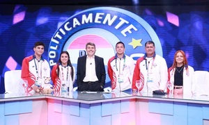 Atletas paraguayos junto a Luis Bareiro - Paraguaype.com