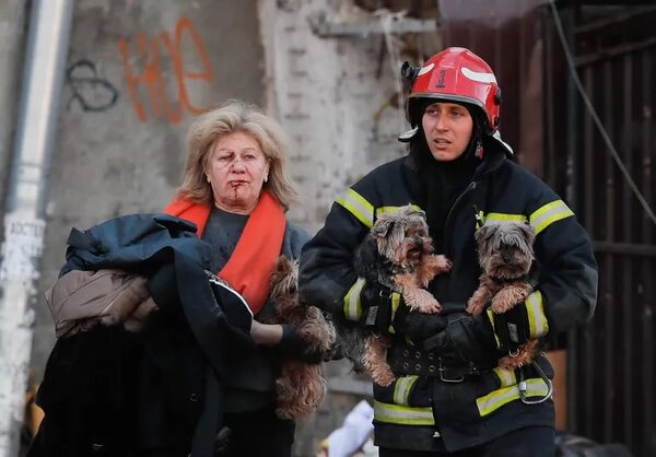 Bombardeos rusos en Kiev, Leópolis y Zaporiyia causan terror y muertos - Mundo - ABC Color