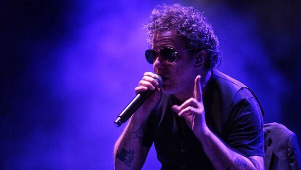 Andrés Calamaro estrenará la reedición de su álbum “Honestidad Brutal”