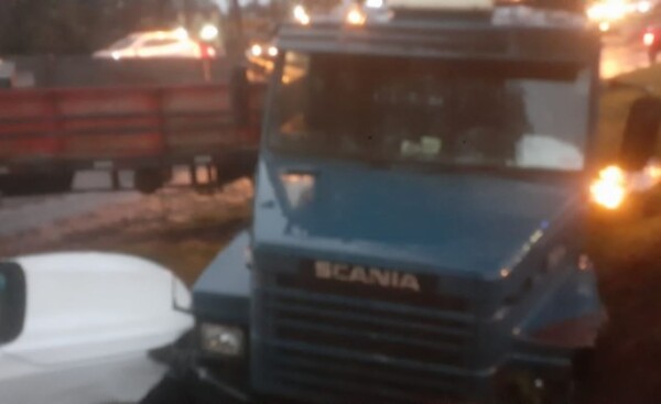 Séxtuple choque dejó una mujer herida, ene l km 6,5