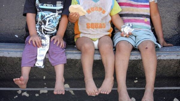 Bisabuelo rescata a cuatro niños abandonados por su madre