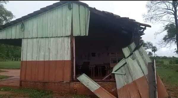UNA ESCUELA SE CAE A PEDAZOS - La Voz del Norte