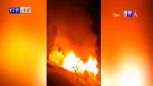 Colosal incendio dejó a una familia en la calle | Noticias Paraguay