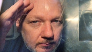 Julian Assange contrajo coronavirus en la prisión del Reino Unido donde está detenido