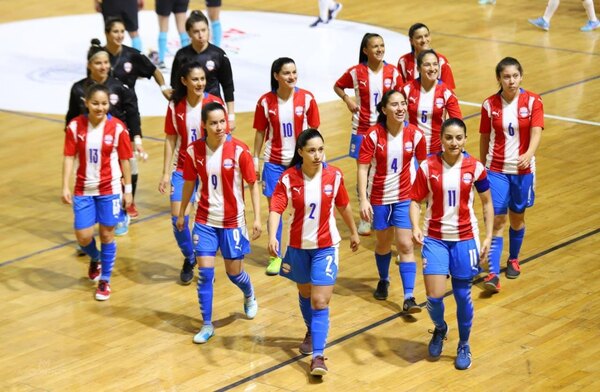 Paraguay aplasta a Chile en futsal femenino y apunta a lo más alto