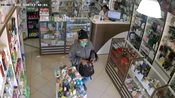 Finge ser cliente para asaltar en una farmacia en Bella Vista