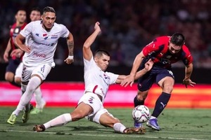 Choque de punteros en el Arsenio Erico