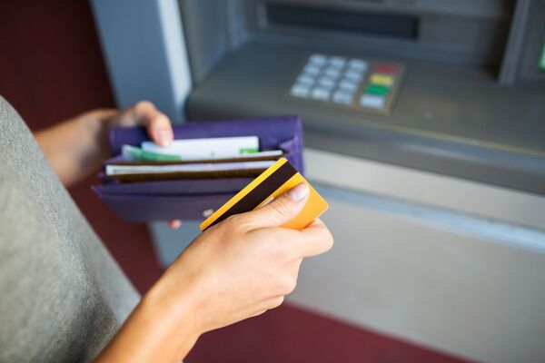 Atraso en pago de tarjetas afecta más a los de menores ingresos y observan endeudamiento para comprar alimentos - MarketData