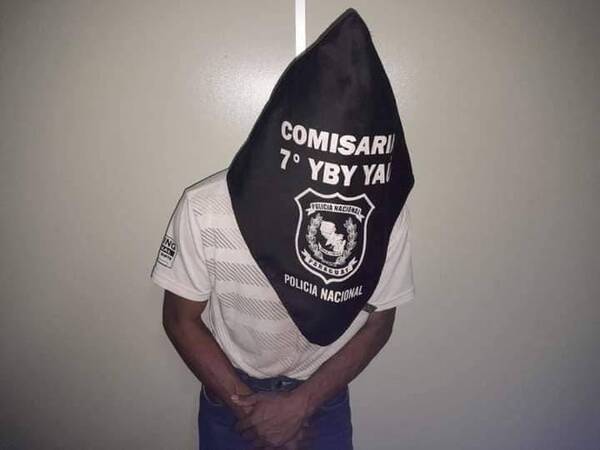 Crónica / ¡Dios mío! Entró a una iglesia y amenzó a todos con un machetillo