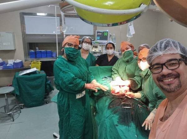 Crónica / ¡Papis chochos! Nacieron trillizos en el Hospital Nacional