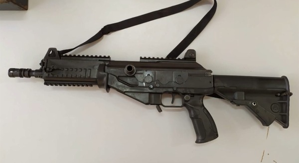 Fusil que “desapareció” de subcomisaría en 2019 apareció en manos de sicario - trece