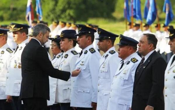 Abdo dispone nuevos cambios en la Fuerza Aérea Paraguaya – Prensa 5