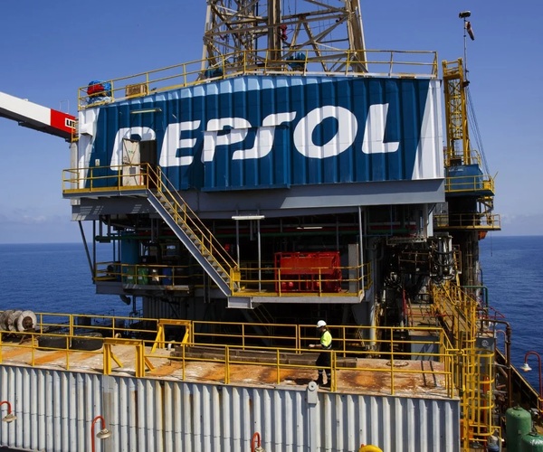 Repsol cuadruplica margen de refino en tercer trimestre y aumenta producción - Revista PLUS