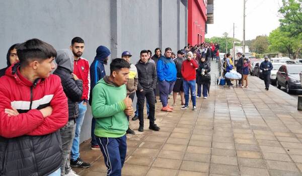 Crónica / [VIDEO] Bolonki con las entradas para el chute Nacional-Cerro