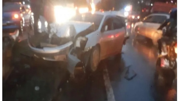 CDE: Mujer resulta herida tras múltiple accidente de tránsito | Noticias Paraguay