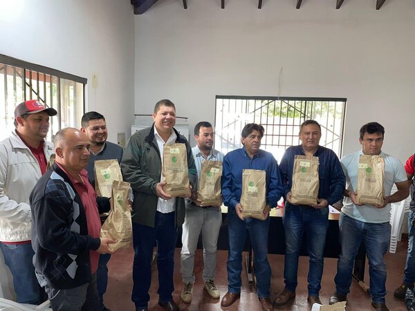 Diputado hizo entrega de semillas de sésamo para pequeños productores - Radio Imperio