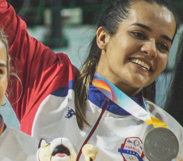 La concepcionera Ada Miskinich se alza con la medalla de plata en Handball femenino