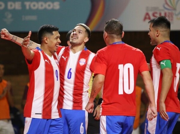 Debut con victoria de la Albirroja - APF