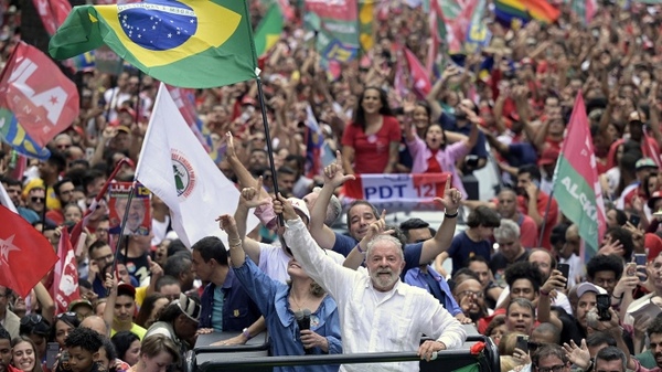 Lula dijo que Bolsonaro busca destruir las instituciones y construir una corte a su medida