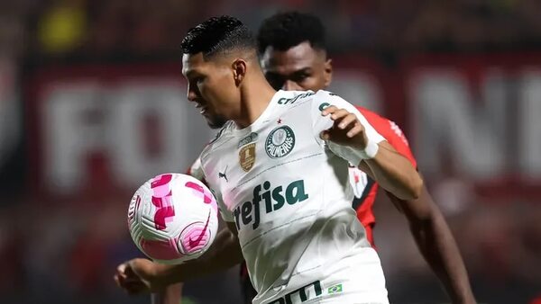 Palmeiras empata pero sigue firme en el liderato de la liga brasileña - Fútbol Internacional - ABC Color