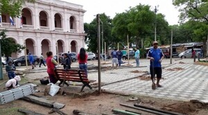 Diario HOY | Indígenas rechazan instalarse en ex Seminario y optan por Plaza de Armas