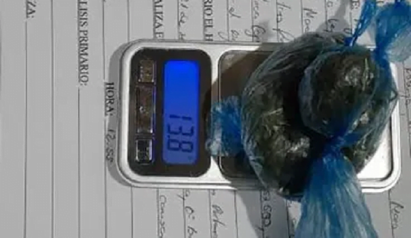 Incautan marihuana y arma blanca de un alumno menor de edad en colegio - Noticiero Paraguay