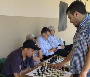 Odesur 2022: el medallista oro en ajedrez Axel Bachmann jugó con internos penitenciarios - .::Agencia IP::.