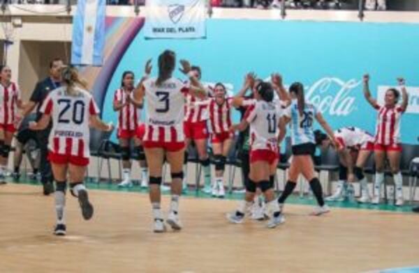 La selección paraguaya de handball lleva medalla de plata
