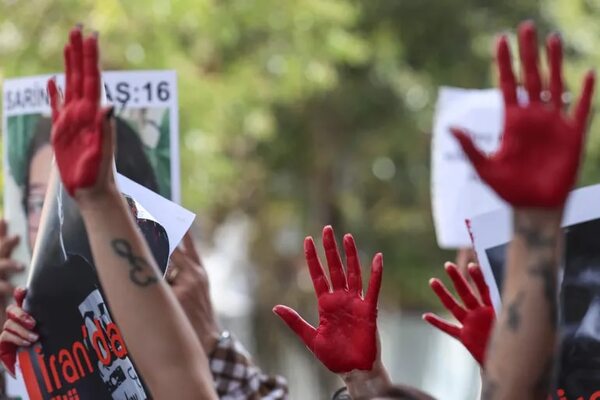 Sentatas y huelgas, las manifestaciones contra el régimen iraní no se detienen - Mundo - ABC Color