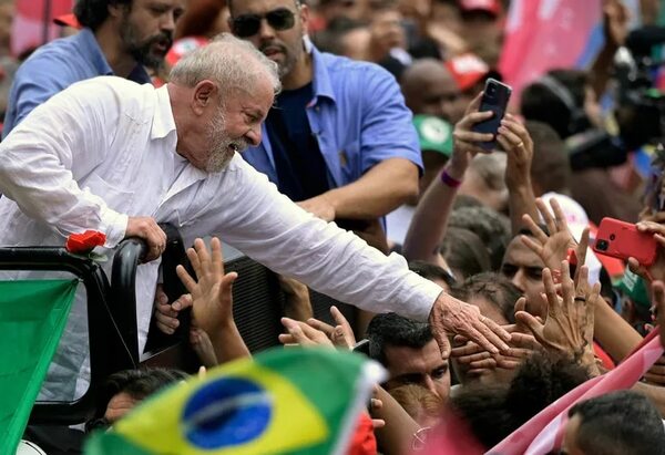 Cambio cromático-político: Porqué Lula deja de lado el rojo de su campaña - Mundo - ABC Color