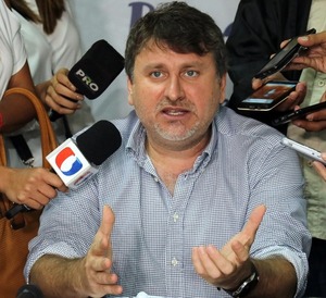 Denis Lichi renuncia a Petropar - Unicanal