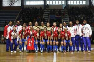 Crónica / [VIDEO] Juegos Asu 2022: Las chicas del Futsal vacunaron a curepas