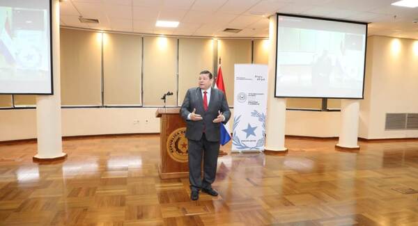 Viceministro de industria dictó charla sobre