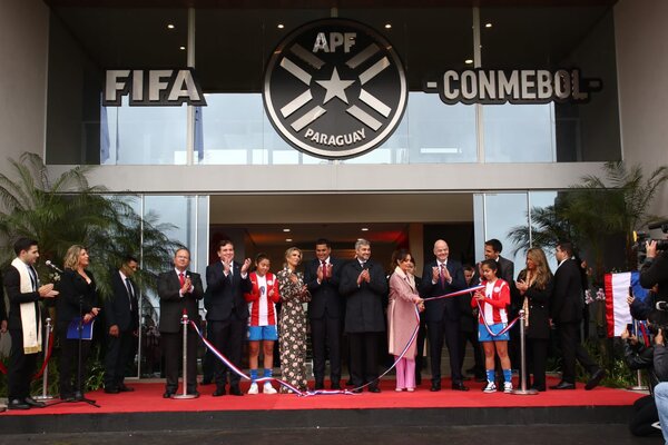 ¡Histórica inauguración de la casa del fútbol femenino! - Unicanal