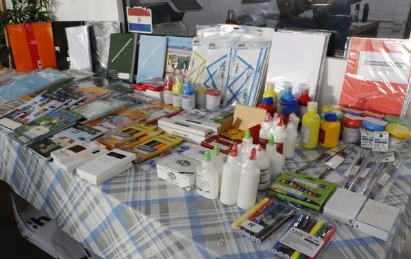 MEC confirma entrega de dos libros más y de vouchers para bachilleres en el 2023 - Nacionales - ABC Color