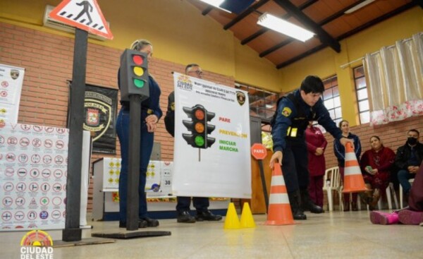 Charlas sobre educación vial en colegios de CDE