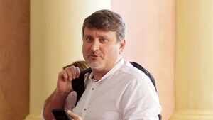 En medio de crisis por el combus, Lichi renunció a Petropar para hacer campaña política
