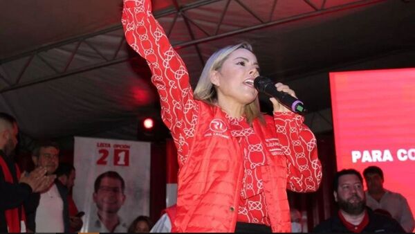 Esposa de Nenecho denunció aparición de textos que contienen "ideología de género"